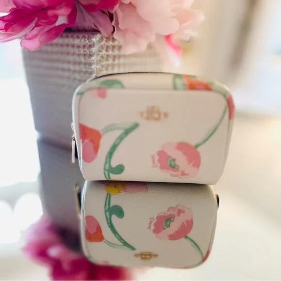 Coach Floral Small Boxy Cosmetic Case NWT - Picture 2 of 11